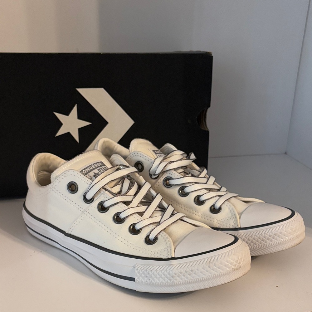 Women’s Converse Chuck Taylor All Star Madison Ox Casual Low Top Sneakers Size 7